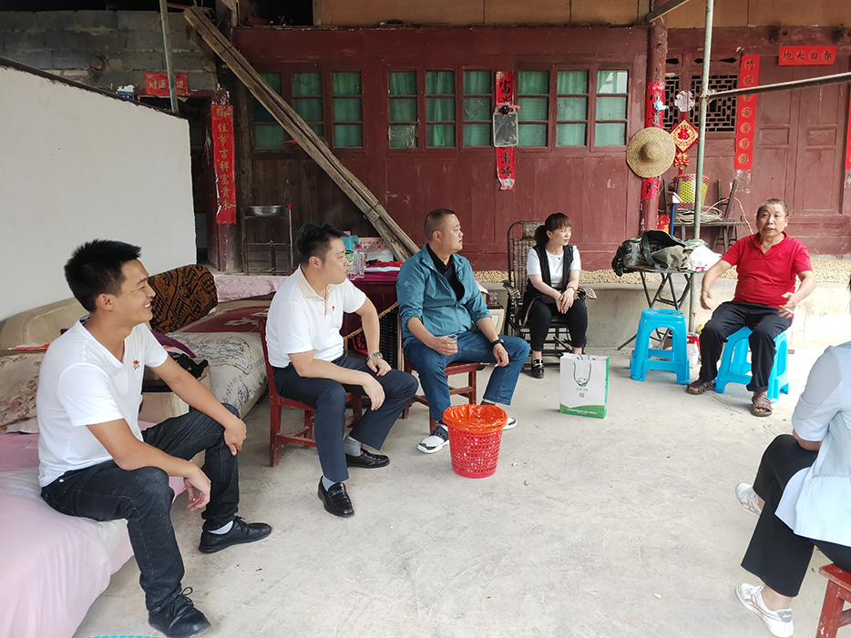 【農(nóng)投動態(tài)】| 中秋團圓月 掛幫情意濃-區(qū)農(nóng)投公司開展中秋掛幫慰問活動